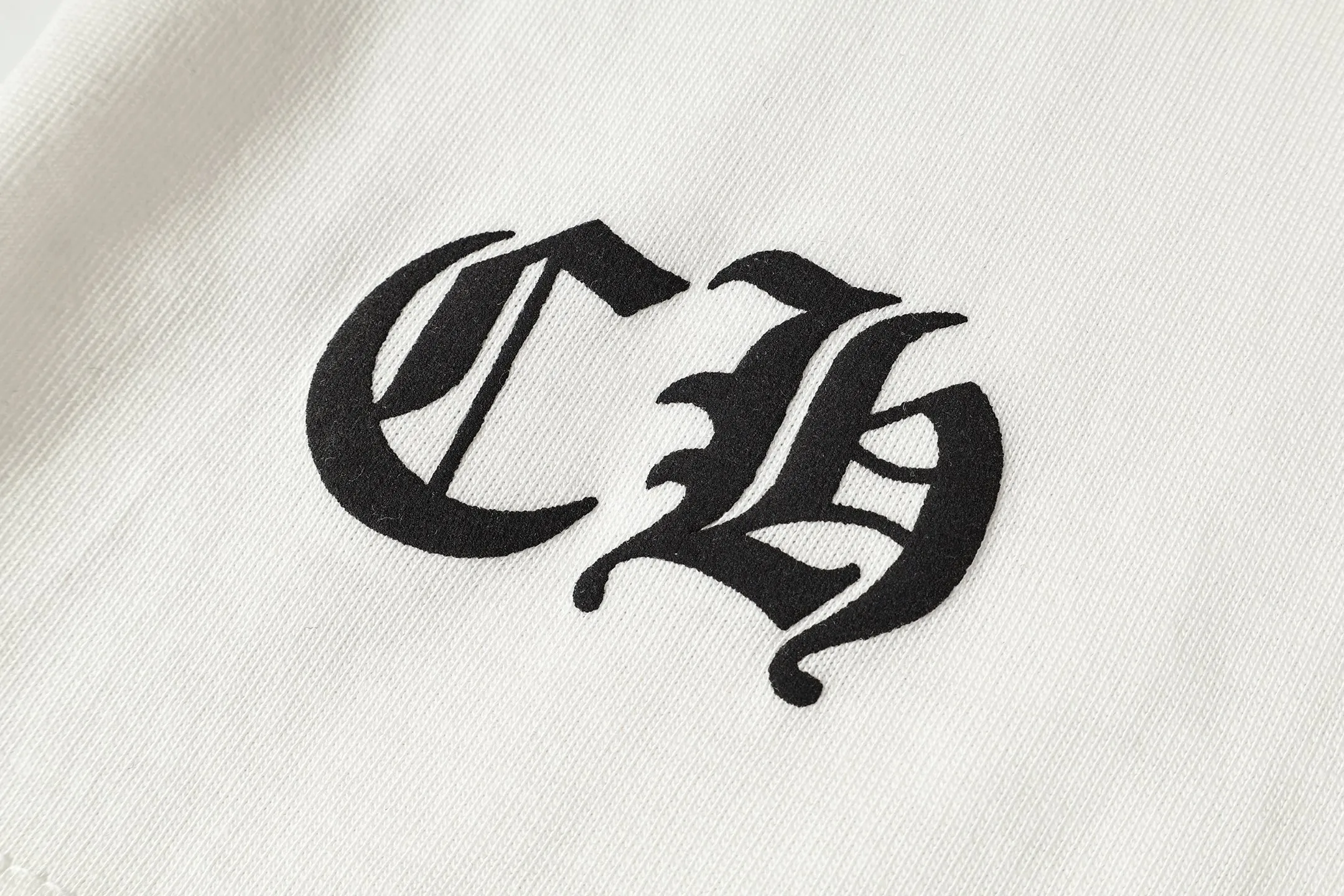 P150 Cross-border model, please do not place an order if you are pursuing quality -Chrome Hearts/Chrome Heart Cross Sanskrit foam printed short-sleeved T-shirt -High weight, high density and high quality. The wool is soft, delicate and skin-friendly. It feels soft and silky. It has excellent warmth and skin-friendly properties.
